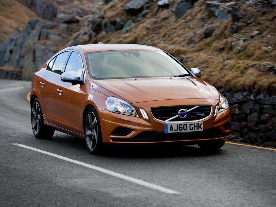  Volvo S60 R-Design 2010 года  (UK) (фото 3 из 12)